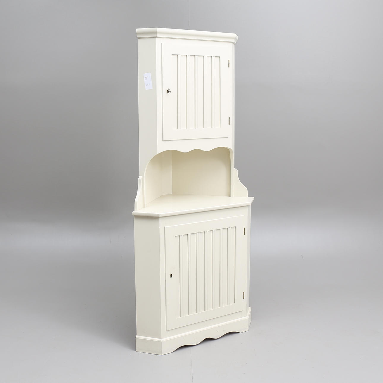 HÖRNSKÅP, 1900-talets andra hälft.