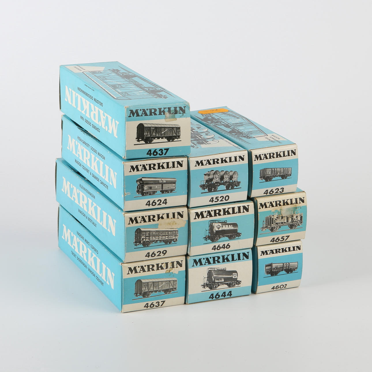 MÄRKLIN 10 trolleys in light blue original packaging.