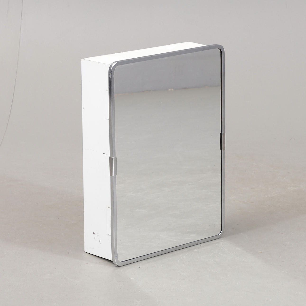 BADRUMSSKÅP, plåt, 1950-tal.