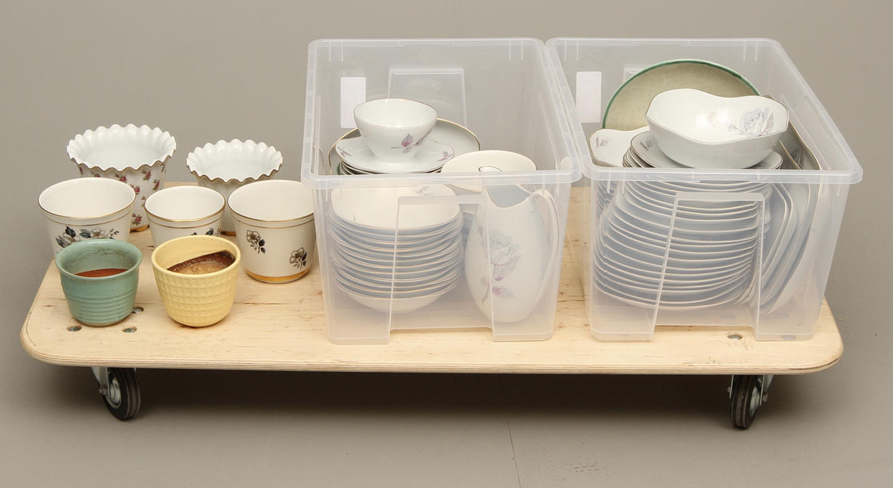 PARTI KERAMIKFÖREMÅL, Upsala Ekeby, 1900-tal.