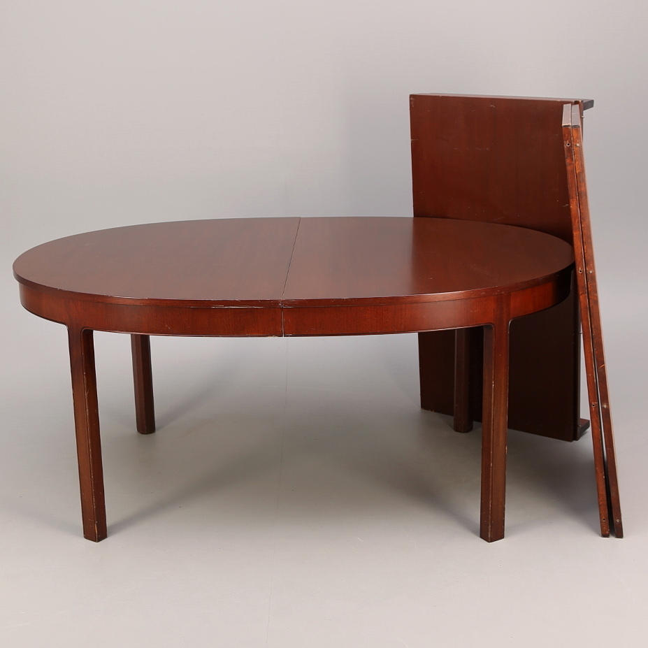 MATSALSBORD, mahognyfärgat, 4 iläggsskivor, fullängd 410 cm, 1900-/2000-tal.