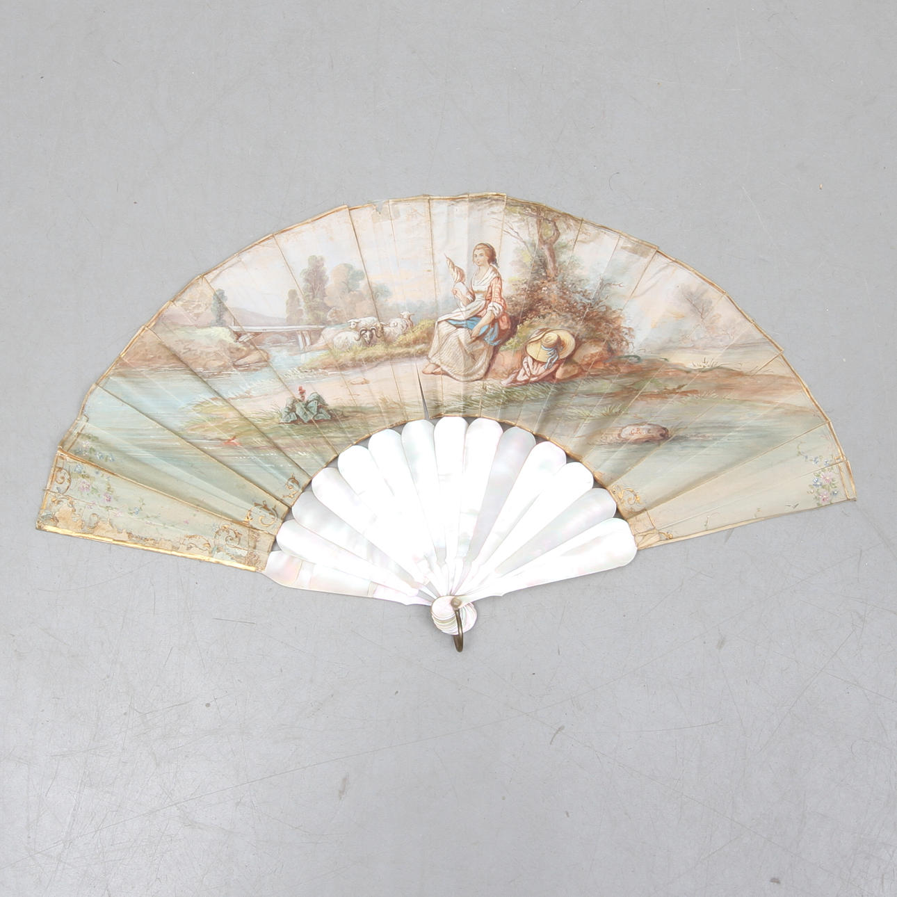 SOLFJÄDER, stomme i pärlemor, 1800-tal.