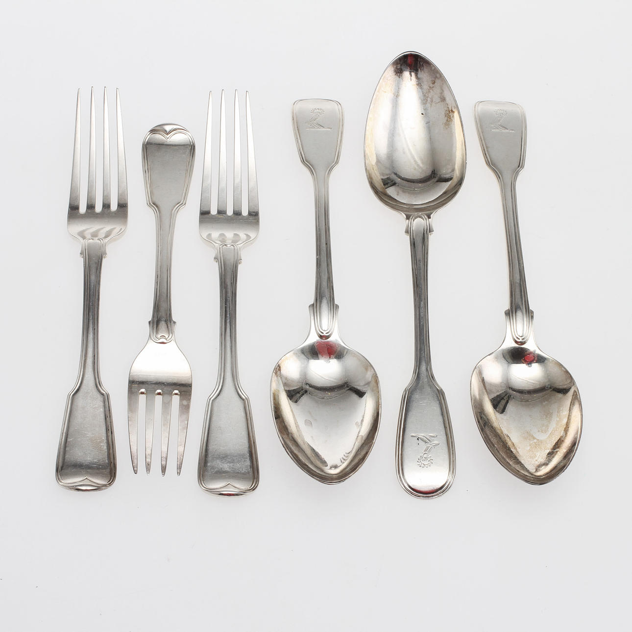 BESTICKUPPSÄTTNING, 36 delar, silver. London 1803-1841. Vikt ca 2800 gram.