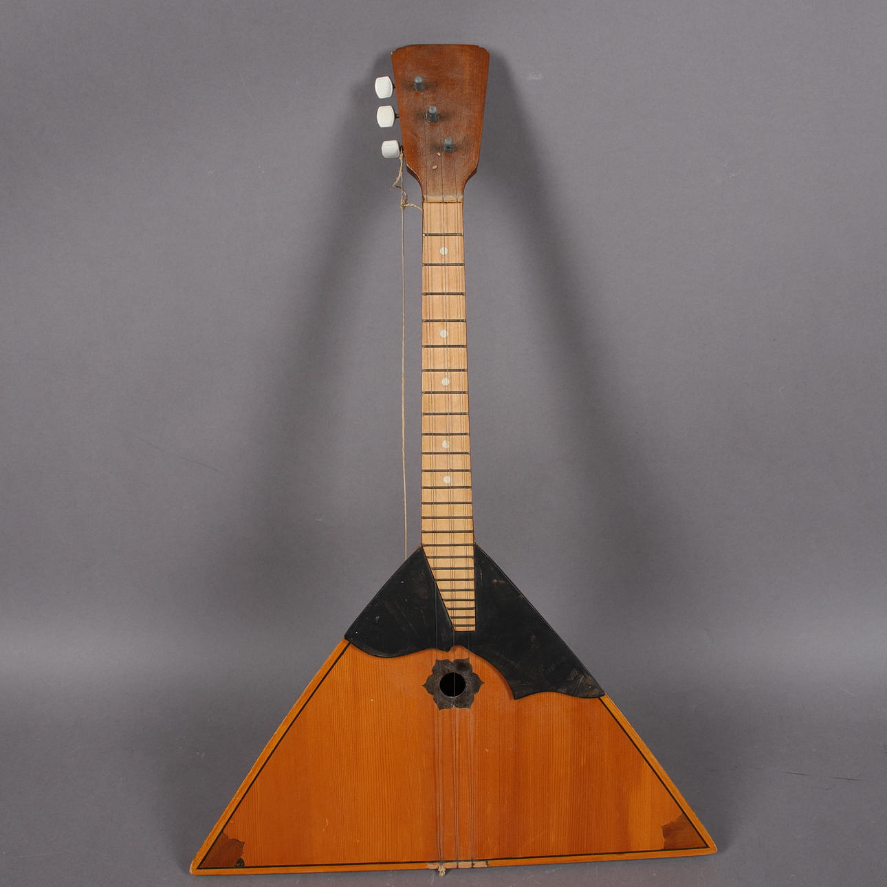 BALALAJKA, stränginstrument, Ryssland, 1900-tal.