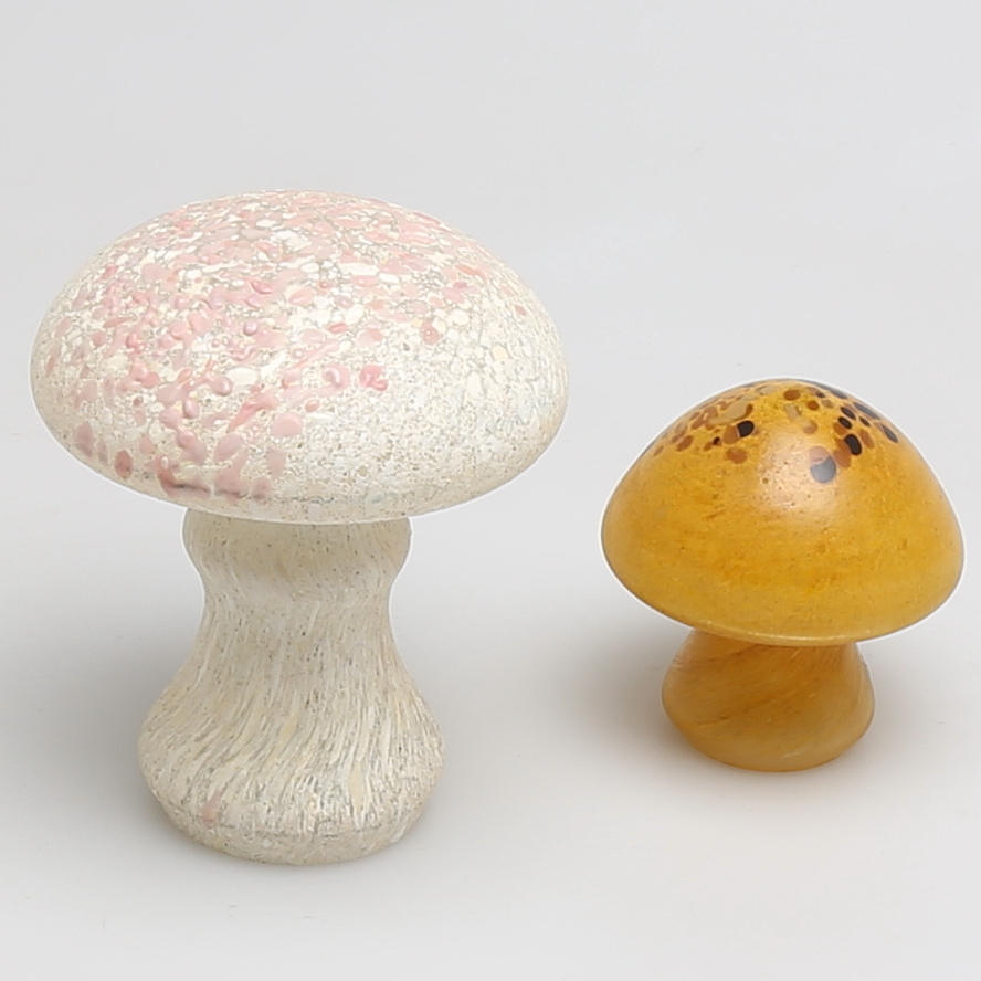 SKULPTURER i glas, 2 st, svampar, Monica Backström, Boda.