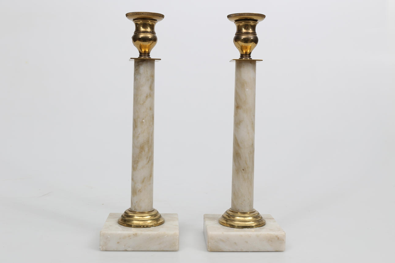 LJUSSTAKAR, ett par, marmor, sengustaviansk stil, 1900-tal.