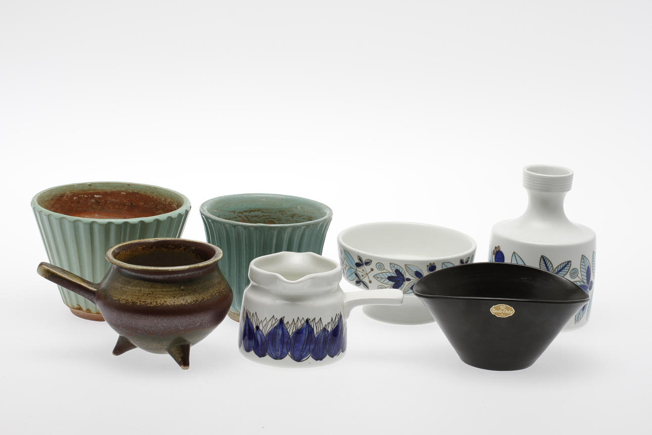 PARTI KERAMIK, 7 delar, Upsala Ekeby, Rörstrand och Arabia, 1900-tal.