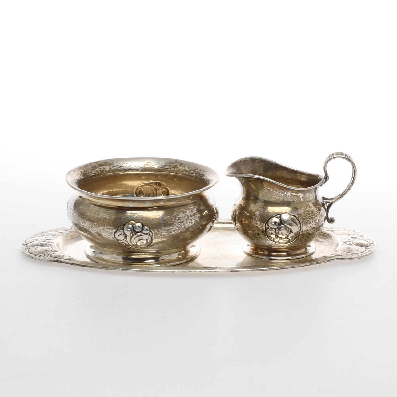 SOCKERSKÅL, GRÄDDKANNA och FAT, silver, jugend, GAB, Stockholm, 1916.