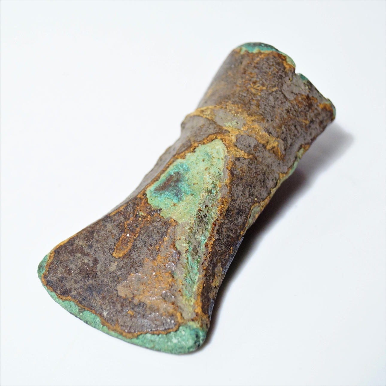 HERRAMIENTA / HACHA, bronce.