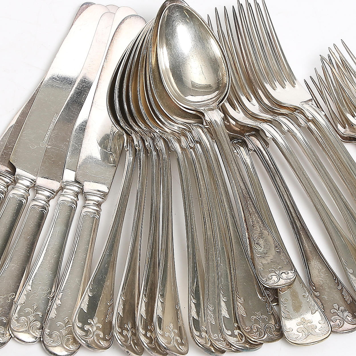 BESTICKSERVIS, 27 delar, nysilver, modell "Gammal fransk". 1900-talets första hälft.