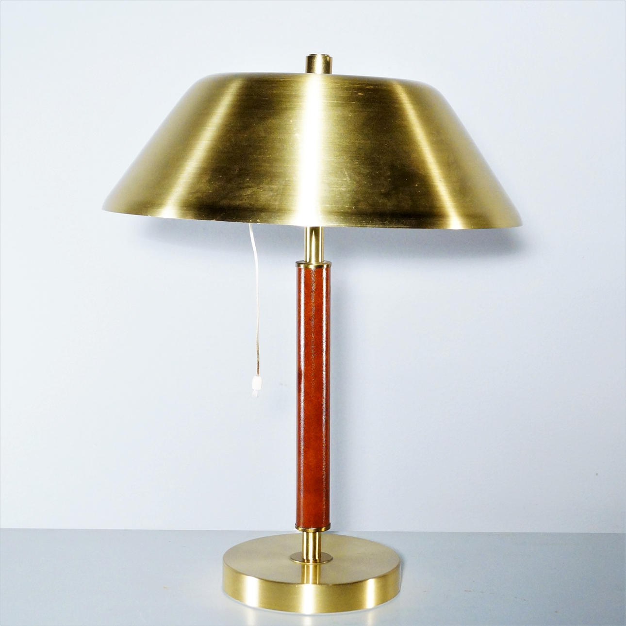 BORDLAMPE, Falkenberg belysning 6422, messing og læder.