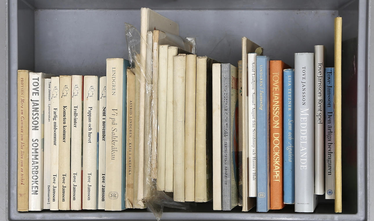 BARNBÖCKER, 32 st bland annat Tove Jansson och Astrid Lindgren.