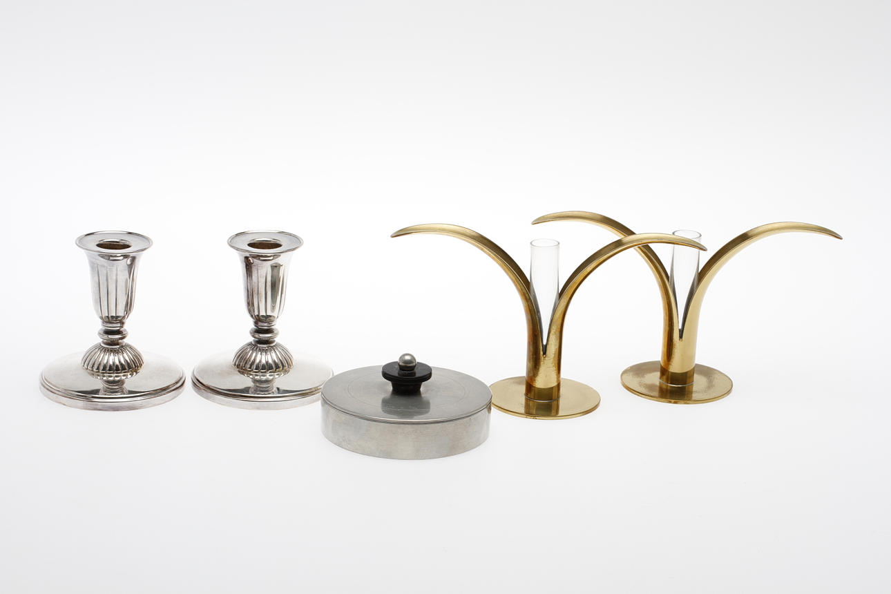 PARTI VASER, LJUSSTAKAR OCH SMINKDOSA, nysilver samt mässing, bl.a. Ystad och GAB.