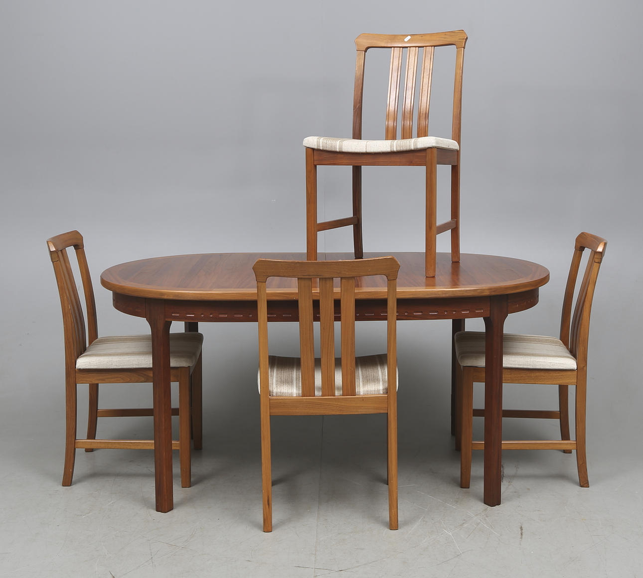 MATSALSMÖBEL, valnöt, 5 delar.