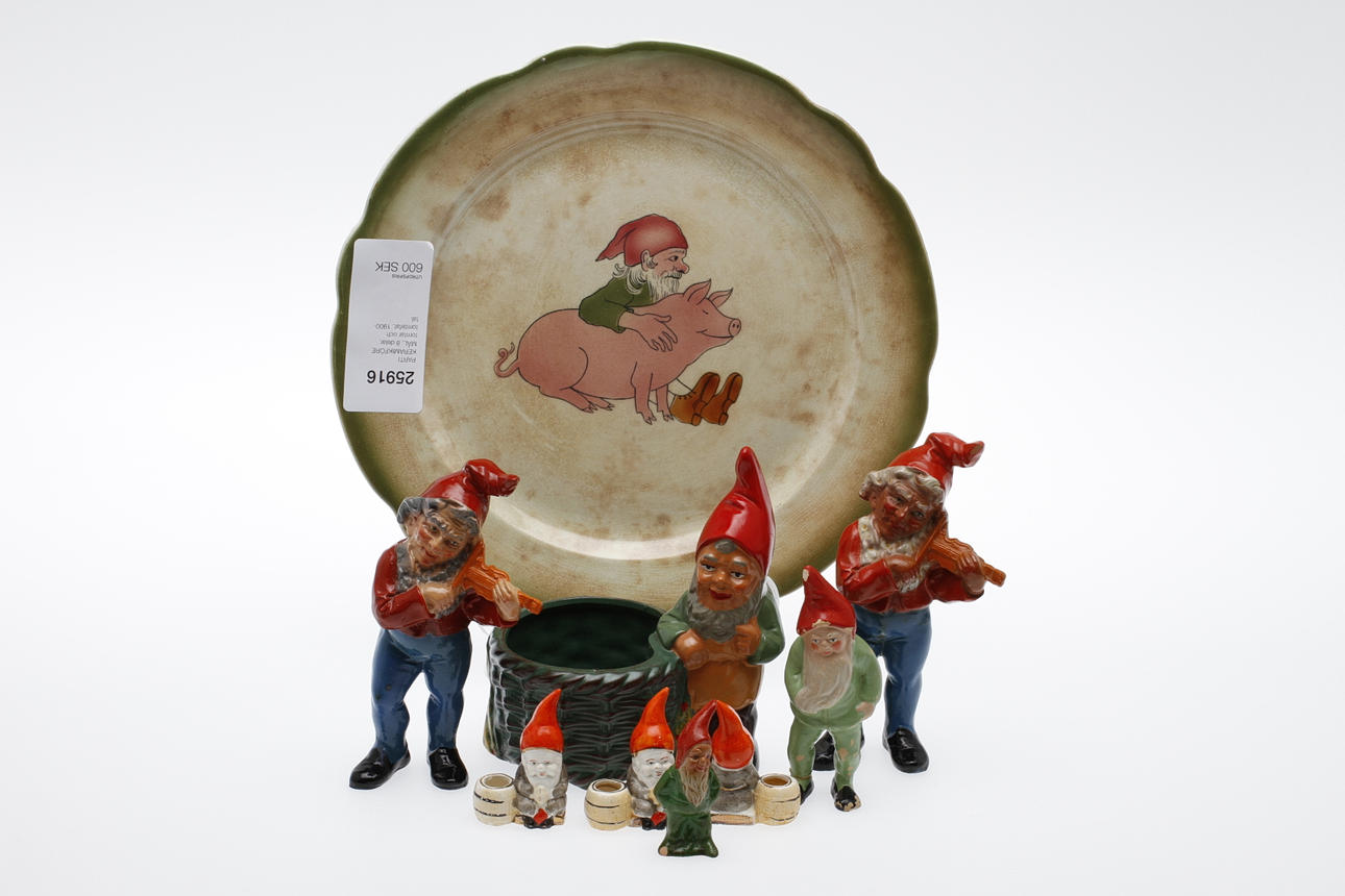 PARTI KERAMIKFÖREMÅL, 8 delar, tomtar och tomtefat, 1900-tal.