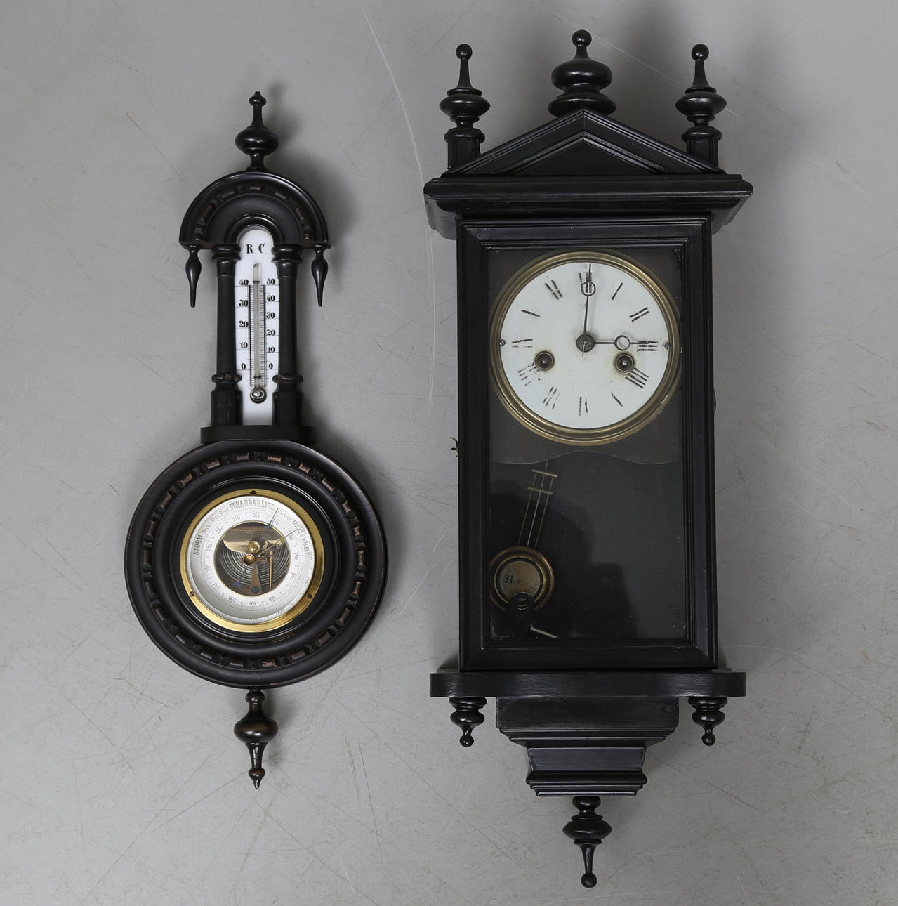 BAROMETER OCH VÄGGUR, 1900-talets första hälft.