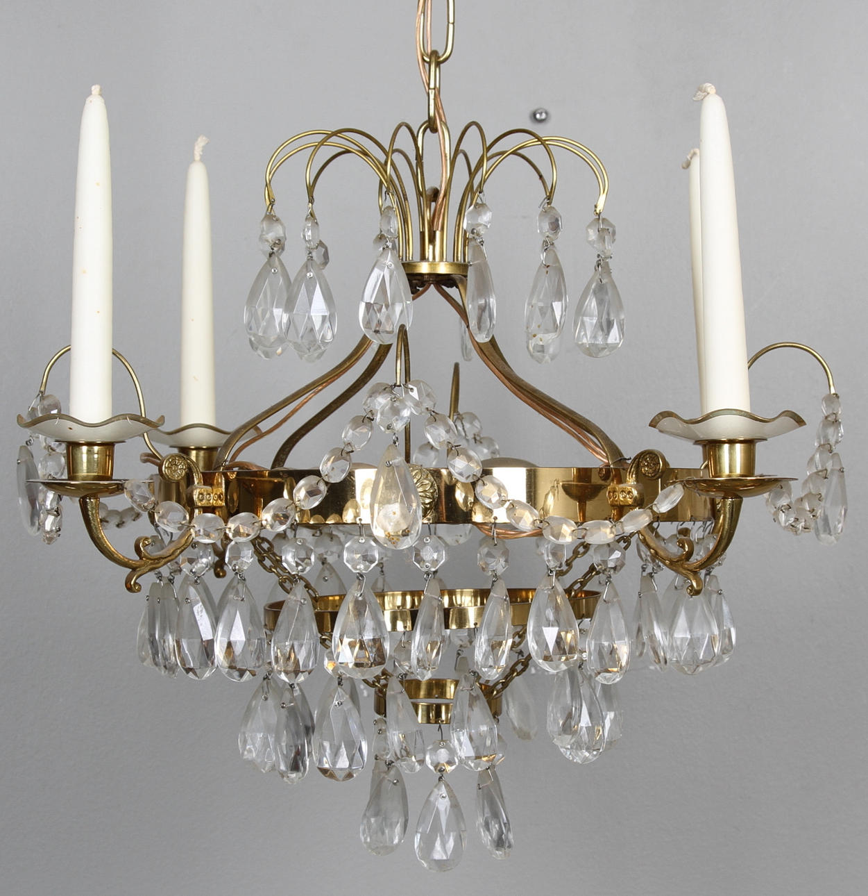 LJUSKRONA med prismor, empirstil, 1900-tal.