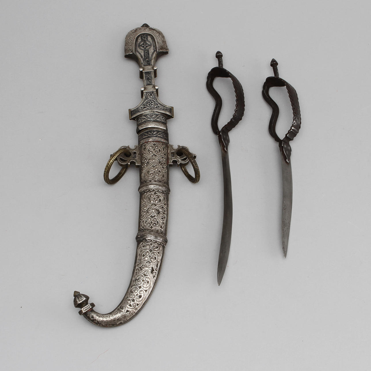 KOUMMYA OCH 2 ST BICHWA, 18/1900-tal. Marocko och Indien.