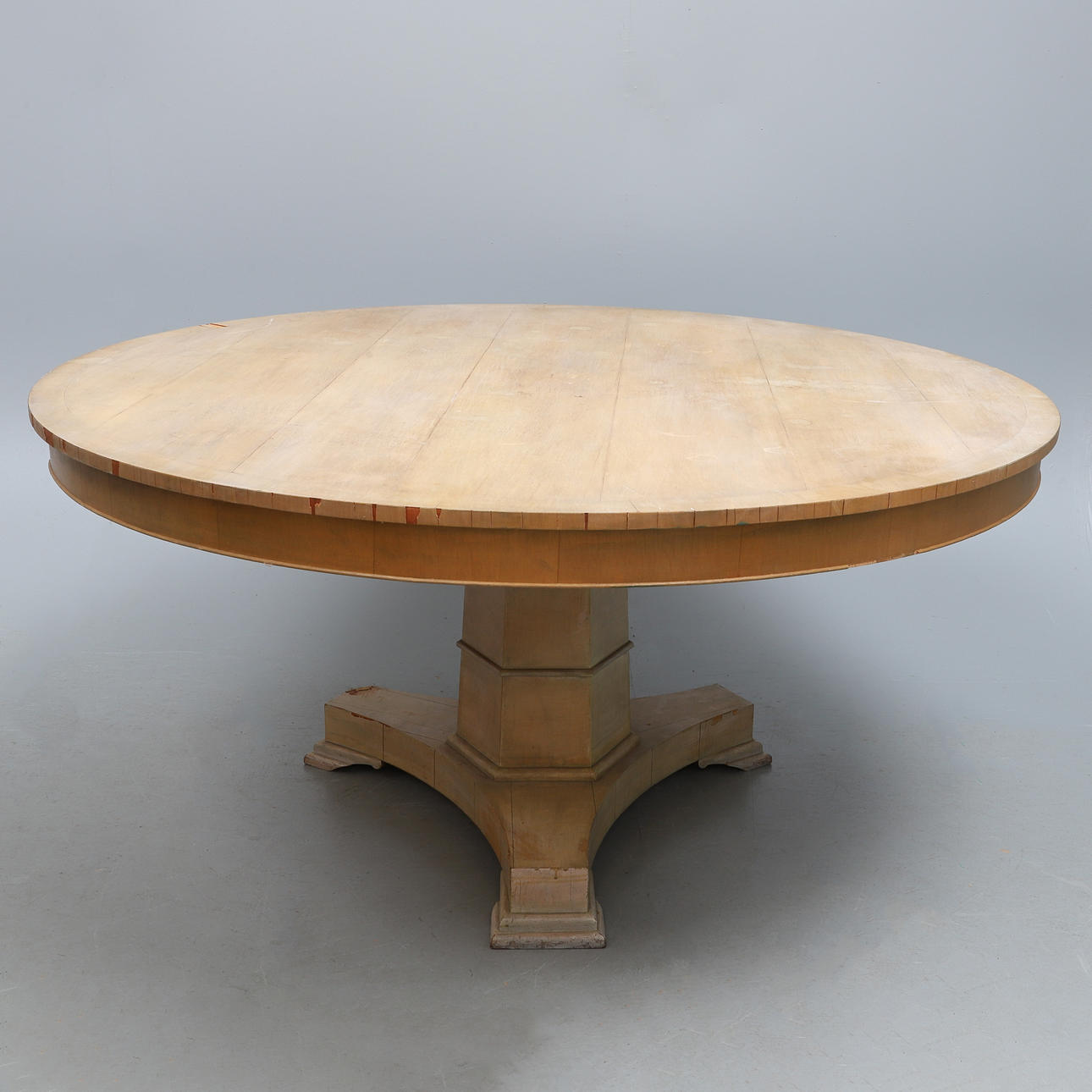 EIN NACHBAU IM BIEDERMEIER-STIL MITTEL- ODER ESSTISCH.