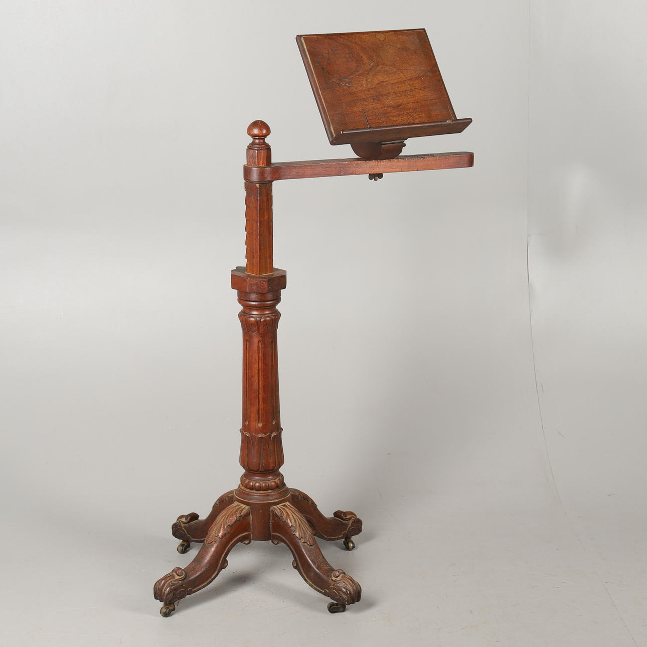 A VICTORIAN WALNUT ADJUSTABLE HEIGHT READING STAND.