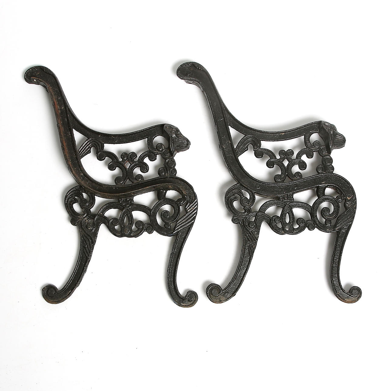 GAVLAR till TRÄDGÅRDSSOFFA, 1 par, gjutjärn, barnmodell. 1800/1900-tal.