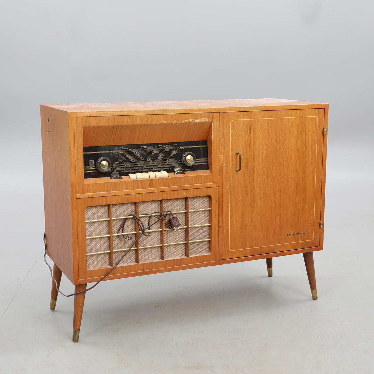 MUEBLE RADIO con tocadiscos Philips tipo FS 865 A.