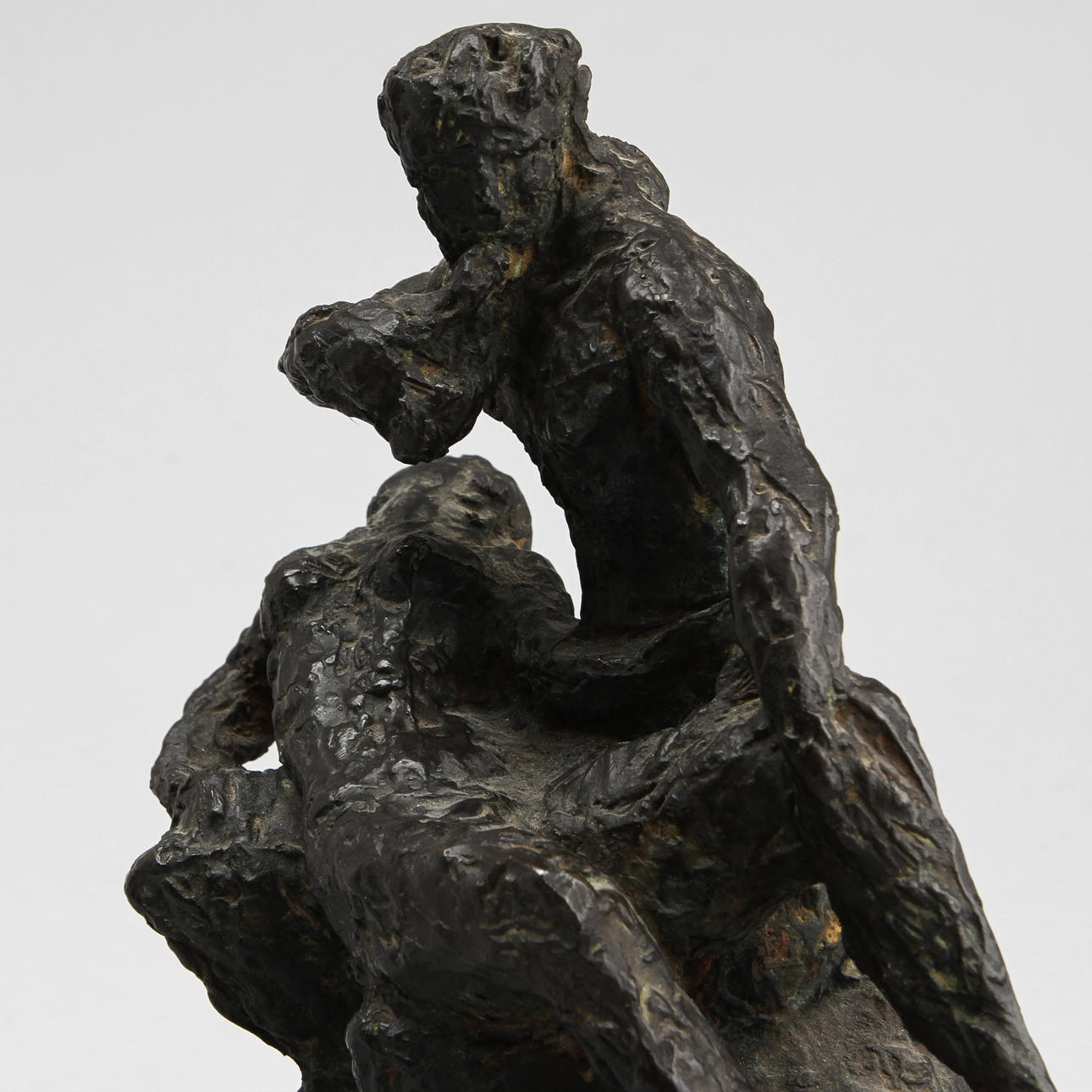 CARL FRISENDAHL. Skuptur flöjtspelande satyr och nymf, mörkpatinerad brons. Signerad och numrerad 1/10.