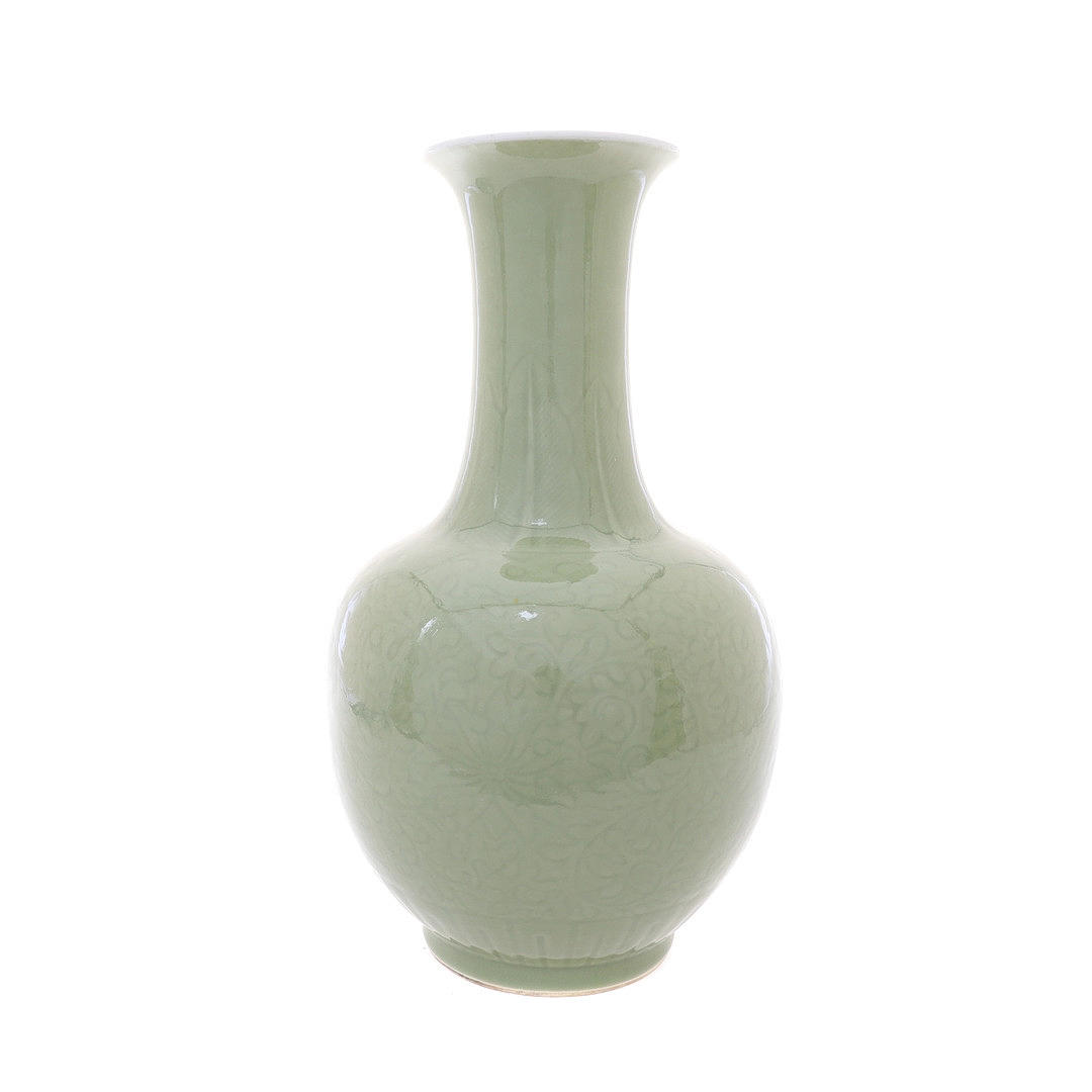EN MODERN KINESISK CELADON BALUSTERFORMAD VAS.