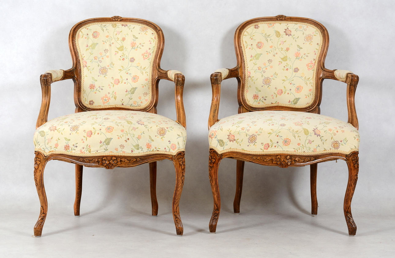 KARMSTOLAR, 1-par. Rokoko, troligen Frankrike, 1800-tal.