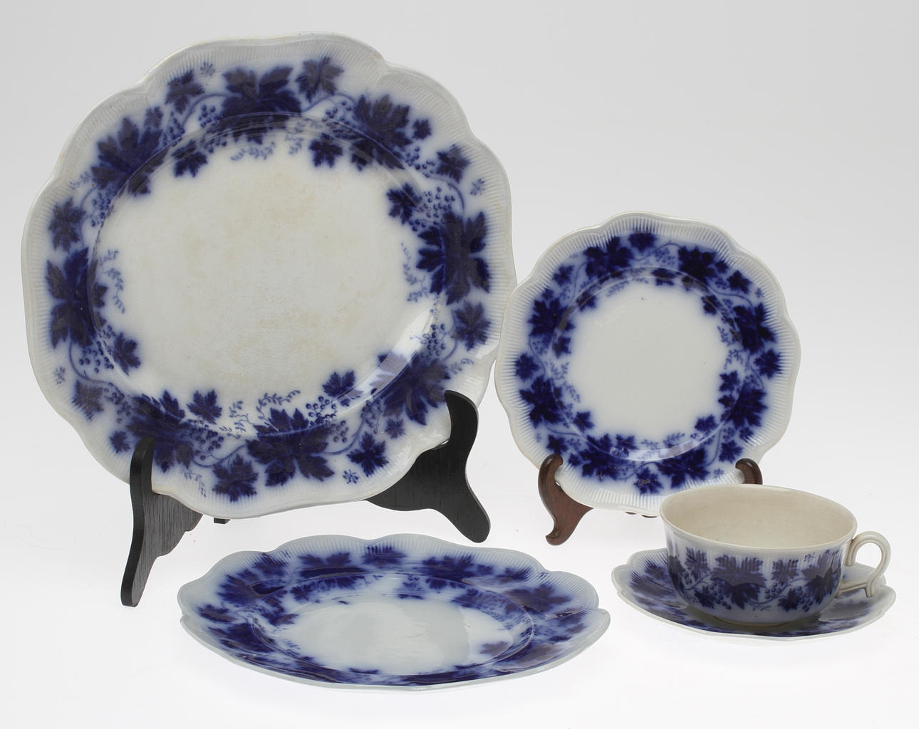 SERVISDELAR, ca 21 delar, porslin, "Vinranka", Arthur Percy, Gefle Porslinsfabrik.