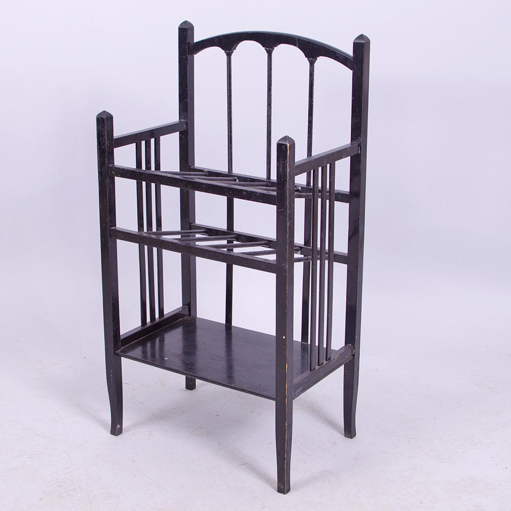 TIDNINGSSTÄLL, svartmålat trä, jugend.