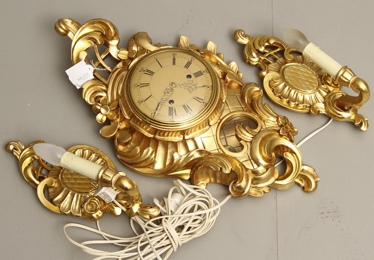 VÄGGPENDYL MED 1 PAR LAMPETTER, 1900-tal.