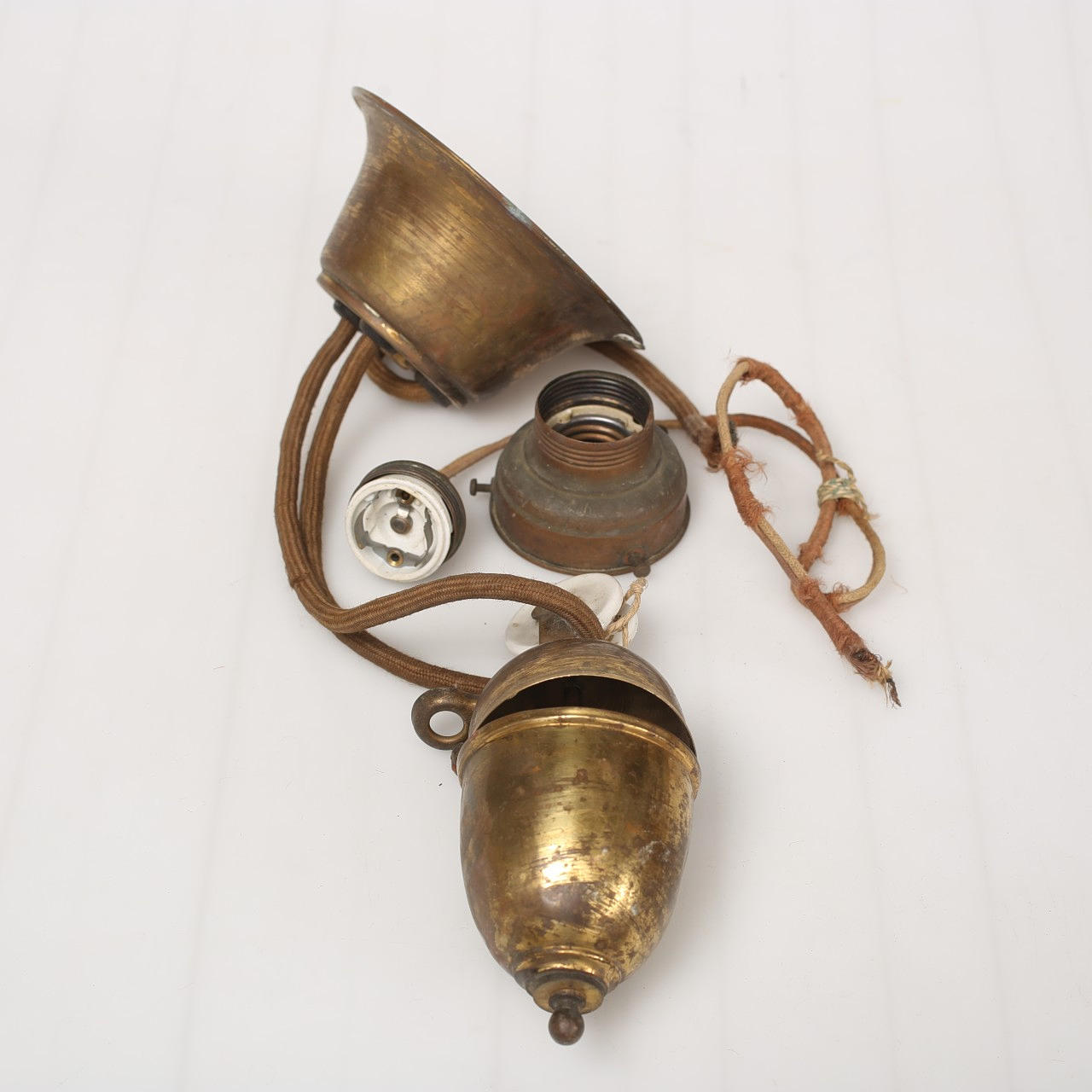 HEIGHT ADJUSTMENT DEVICE for older ceiling lights.