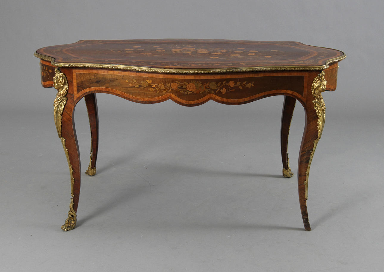 BORD MED INLÄGGNINGAR, rokokostil, 1800/1900-tal.