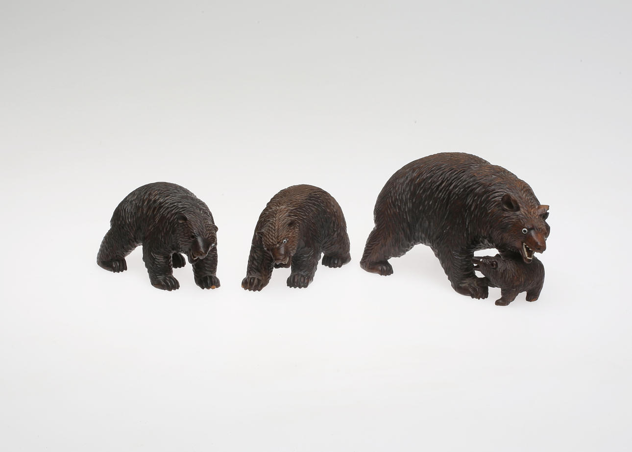 SKULPTURER, 3 delar, Björnfamilj, 1900-tal.