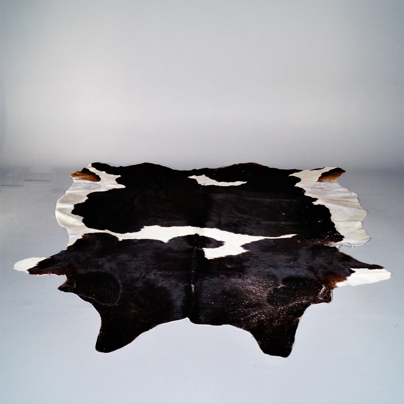 TÆPPE, okselæder, meleret brun og hvid.