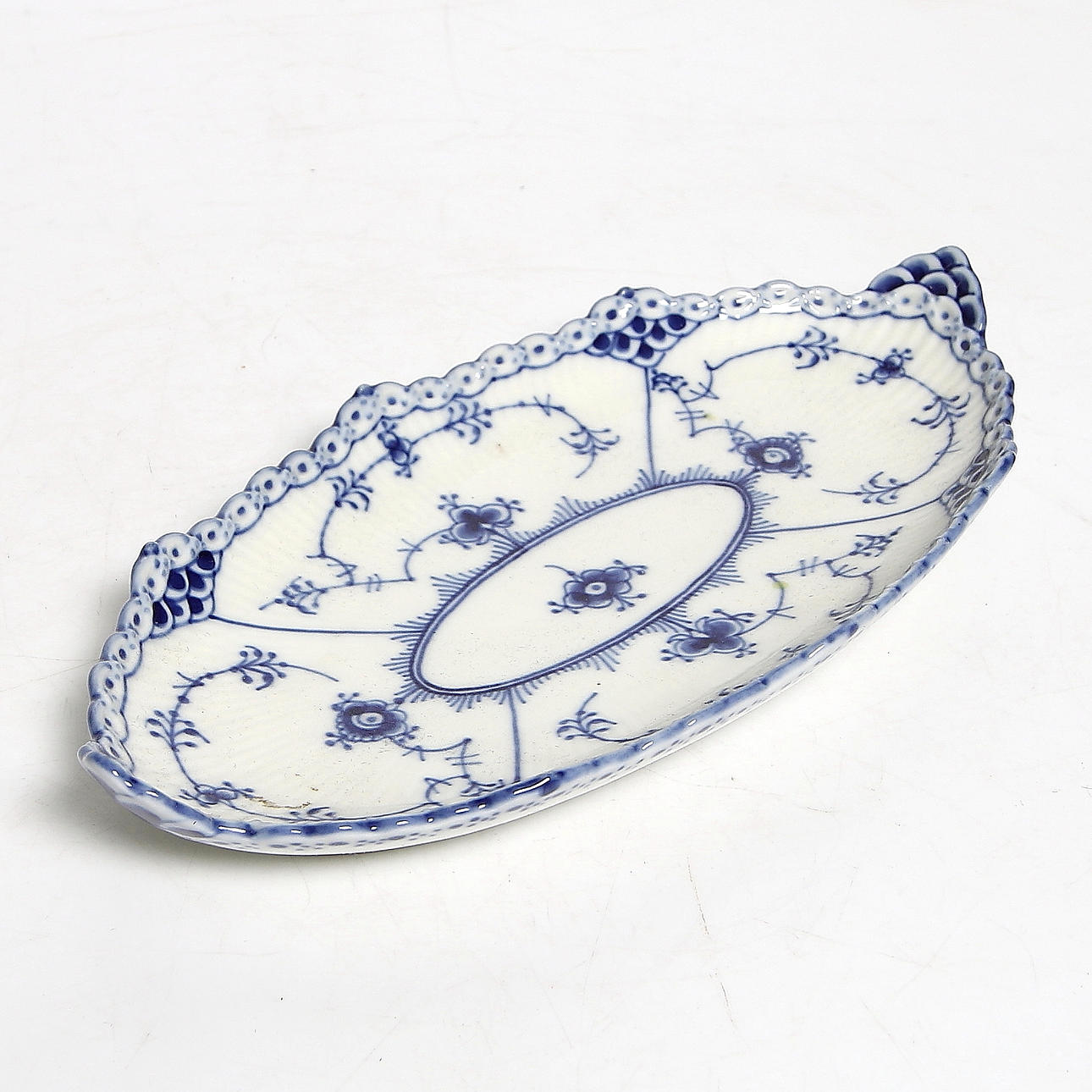 UPPLÄGGNINGSFAT, porslin, "Musselmalet", Kunglig Dansk, Danmark.