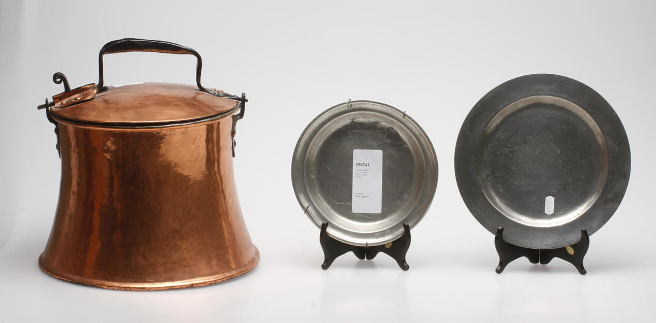 TENNTALLRIKAR, 2 st, antika. SAMT, koppar utensil.