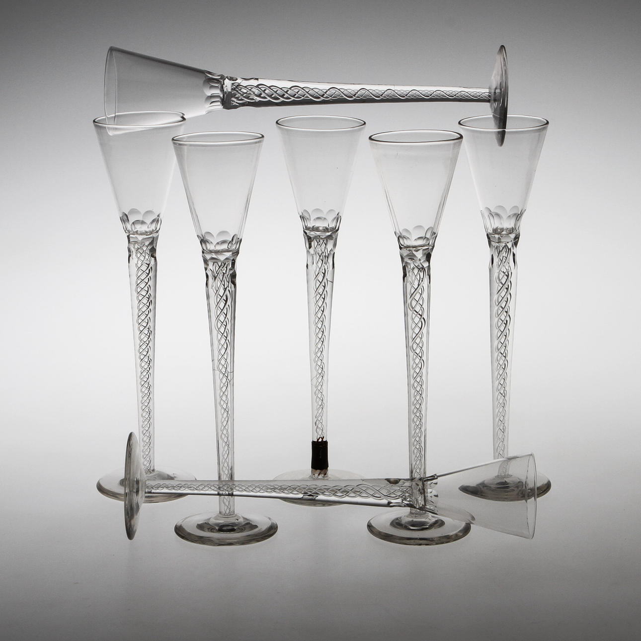 SPETSGLAS på hög fot, 7 st, 1900-talets början.