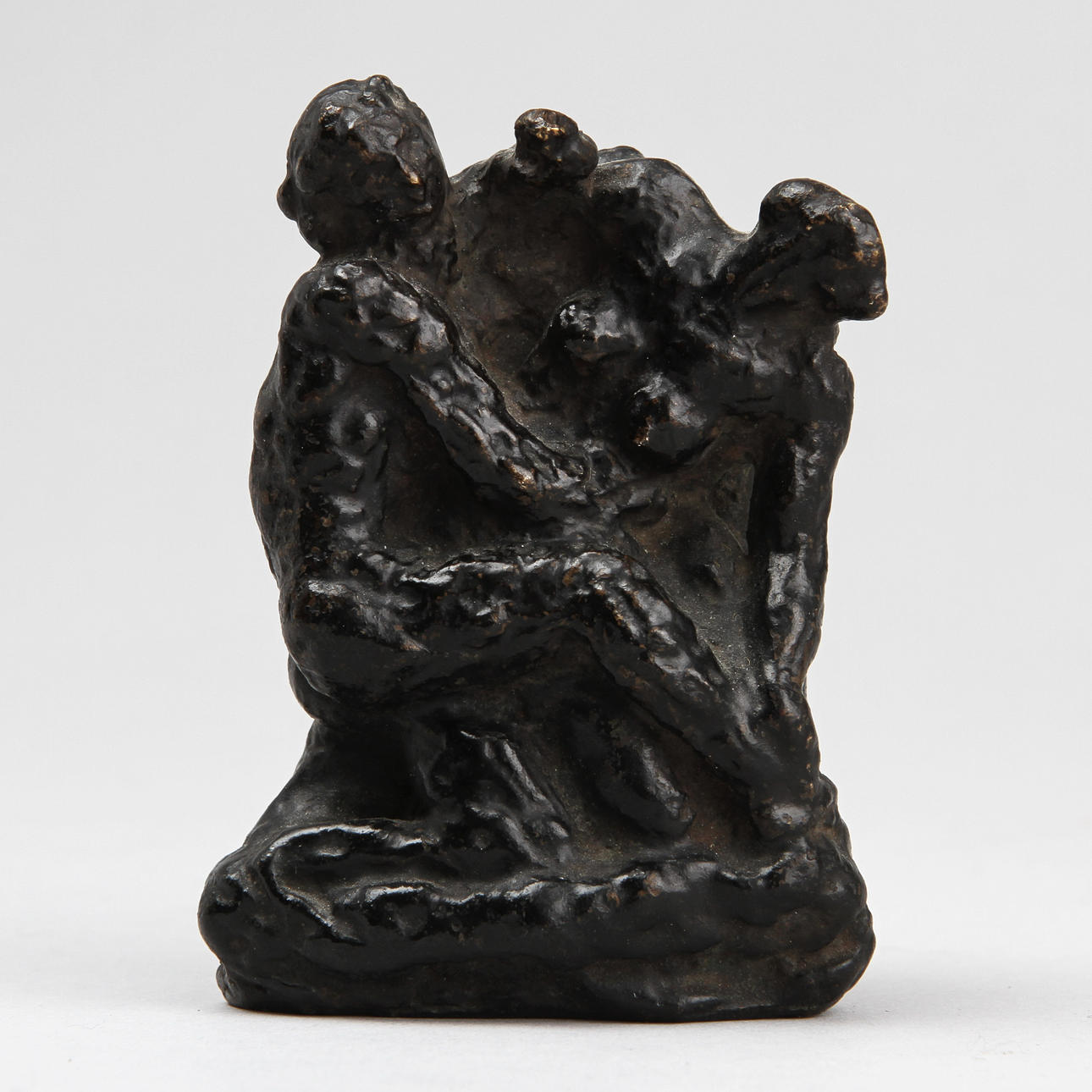 CARL FRISENDAHL. Skulptur Satyrer och nymf, mörkpatinerad brons. Signerad och numrerad 5/12.