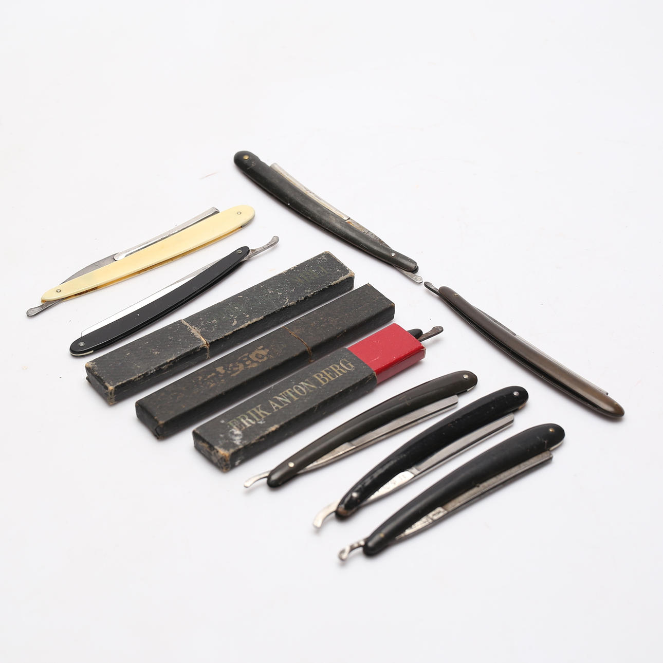 Ein Menge RASIERER, Erik Anton Berg, Eskilstuna.