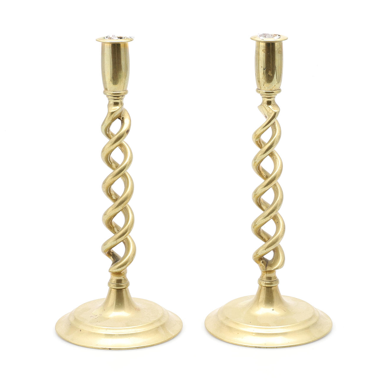 ET PAR MESSING STYRESTAGER MED SPIRALSØJLER.