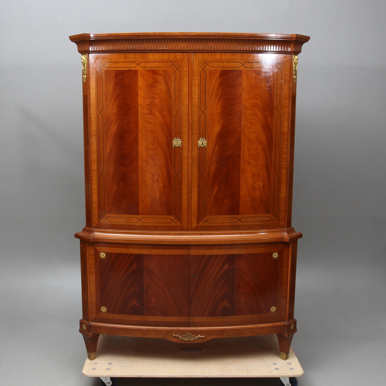 SKÅP, gustaviansk stil, 1900-tal.