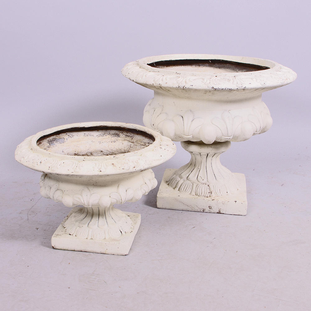 TRÄDGÅRDSURNOR, 2 stycken, konstmassa.