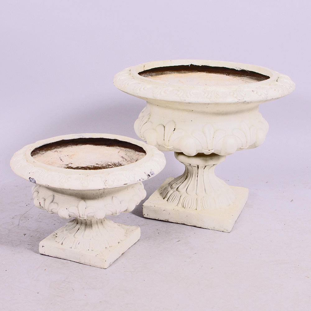 TRÄDGÅRDSURNOR, 2 stycken, konstmassa.