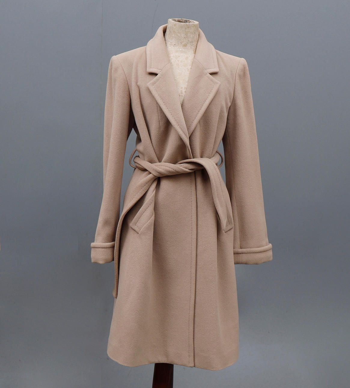 Abrigo en lana de Roberto Verino.