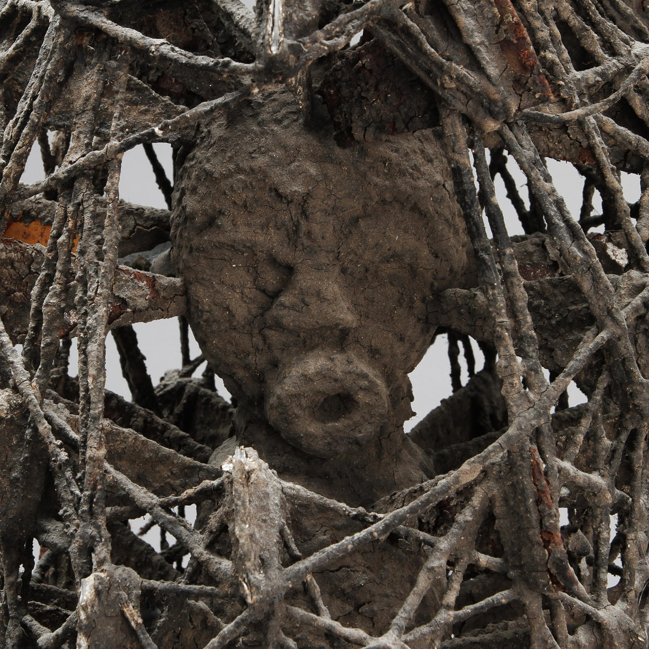 SKULPTUR, trä och metall, troligen Nkisi Nkonde,Kongo.
