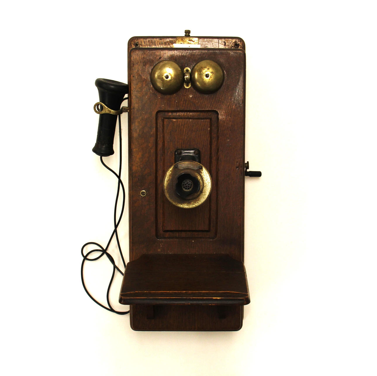 ANTIK VÄGGMONTERAD TELEFON.