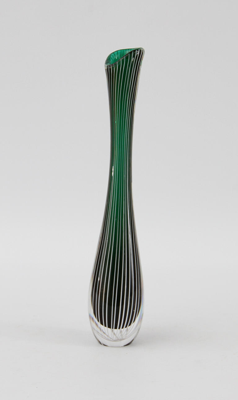 VICKE LINDSTRAND. Vas, "Colora" Kosta.