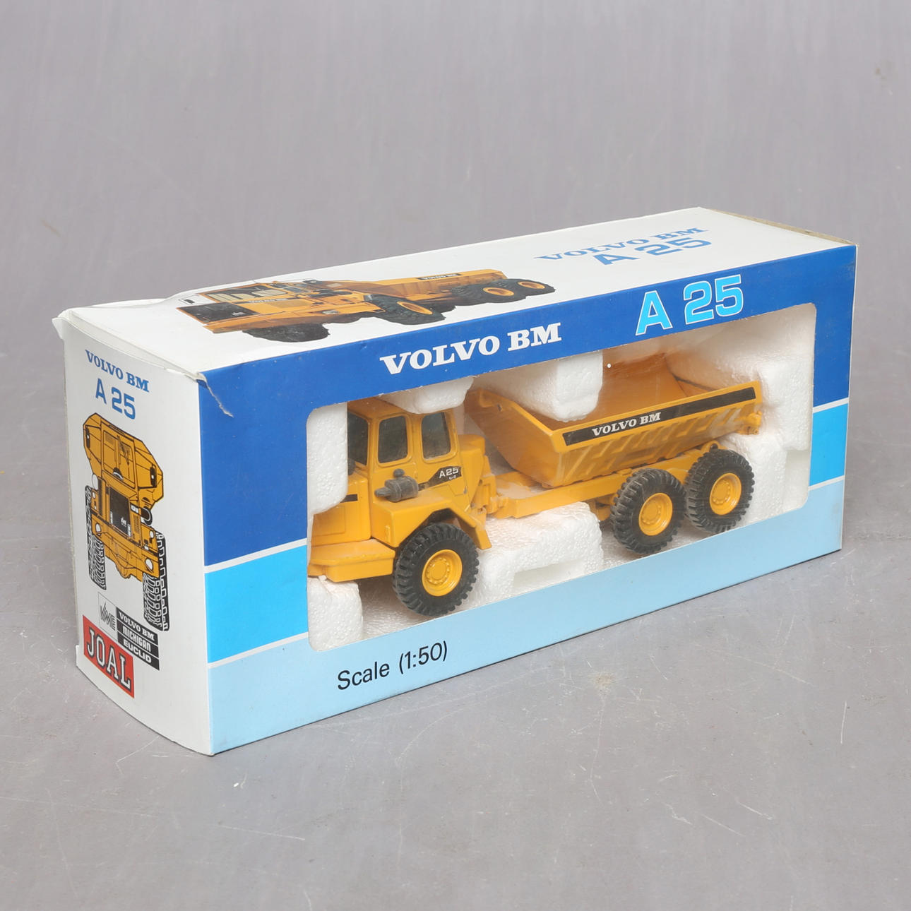 VOLVO A 25, dump truck, scale 1:50. Toys - Toys - Auctionet